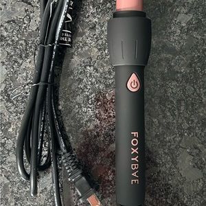 Foxybae 25mm curling wand - brand new in box